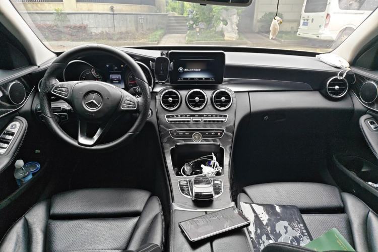 Used Mercedes-Benz C-Class 2016 C 200 L Sport Edition Center Console