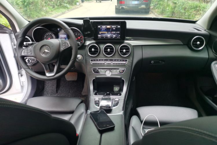Used Mercedes-Benz C-Class 2016 C 200 L Sport Edition Center Console