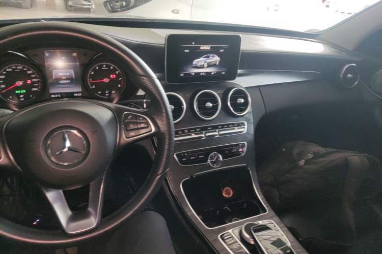 Used Mercedes-Benz C-Class 2016 C 200 L Sport Edition Center Console