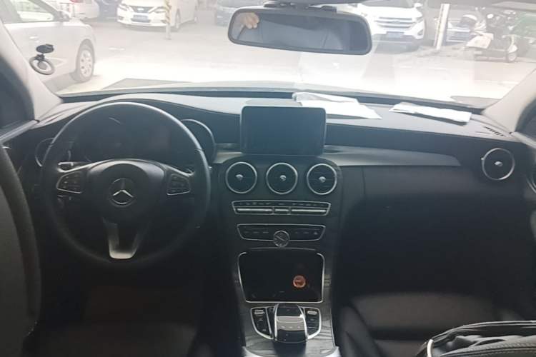 Used Mercedes-Benz C-Class 2016 C 200 L Sport Edition Center Console