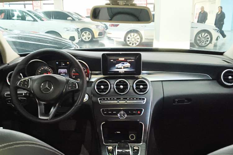 Used Mercedes-Benz C-Class 2016 C 200 L Sport Edition Center Console