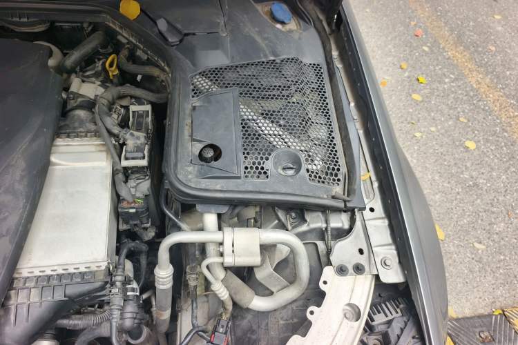 Used Mercedes-Benz C-Class 2016 C 200 L Sport Edition Engine Bay Left