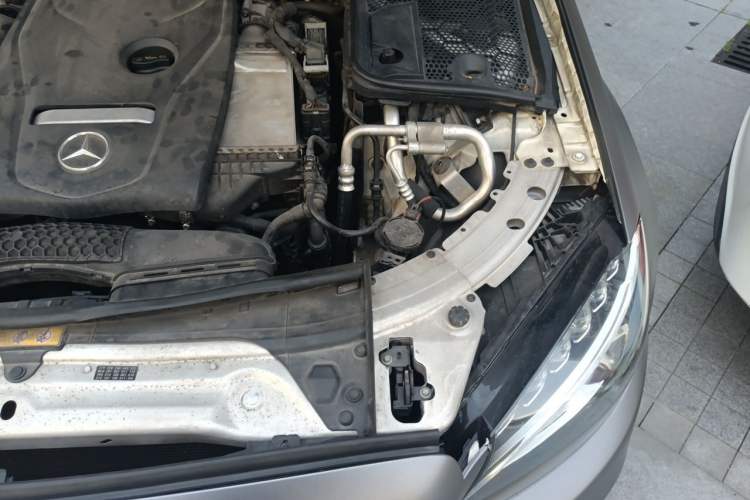 Used Mercedes-Benz C-Class 2016 C 200 L Sport Edition Engine Bay Left