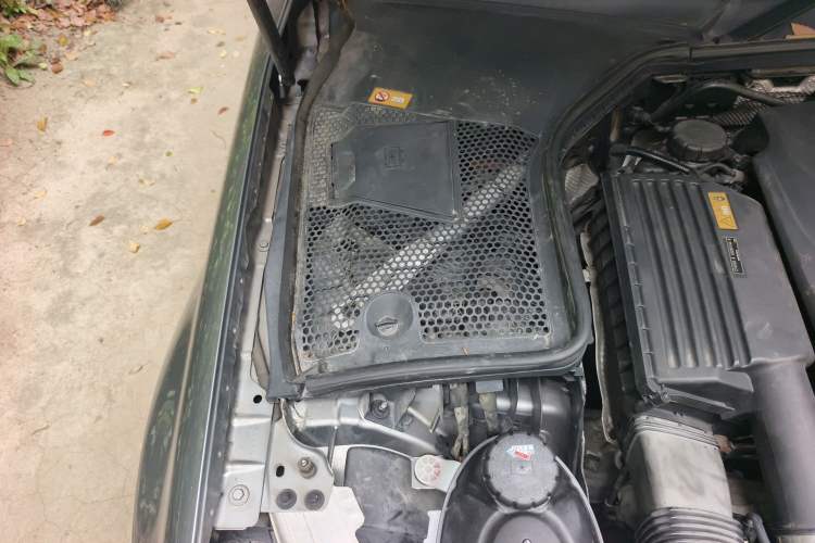 Used Mercedes-Benz C-Class 2016 C 200 L Sport Edition Engine Bay Right