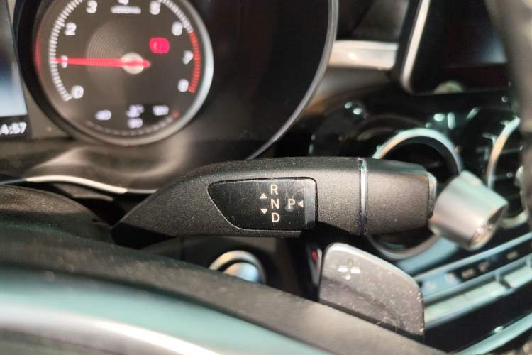 Used Mercedes-Benz C-Class 2016 C 200 Sport Edition Gear Lever