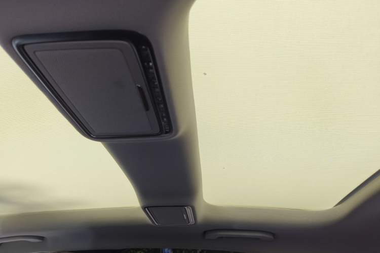 Used Mercedes-Benz C-Class 2016 C 200 L Sport Edition Headliner