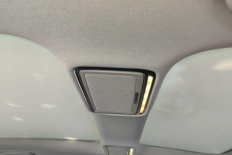 Used Mercedes-Benz C-Class 2016 C 200 L Sport Edition Headliner