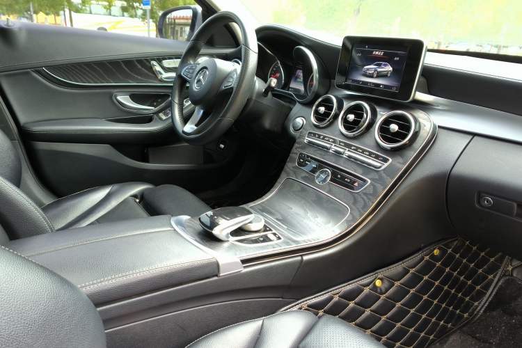 Used Mercedes-Benz C-Class 2016 C 200 L Sport Edition Interior 2