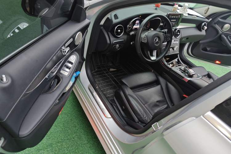 Used Mercedes-Benz C-Class 2016 C 200 L Sport Edition Interior 3