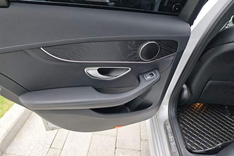 Used Mercedes-Benz C-Class 2016 C 200 L Sport Edition Interior 4