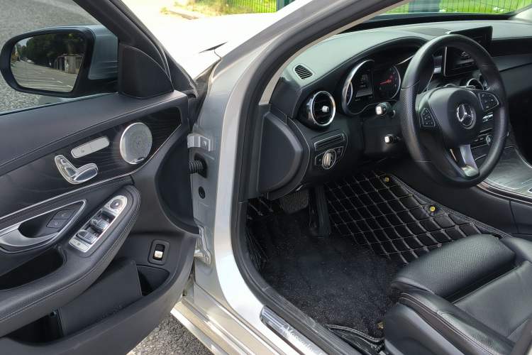 Used Mercedes-Benz C-Class 2016 C 200 L Sport Edition Interior 5