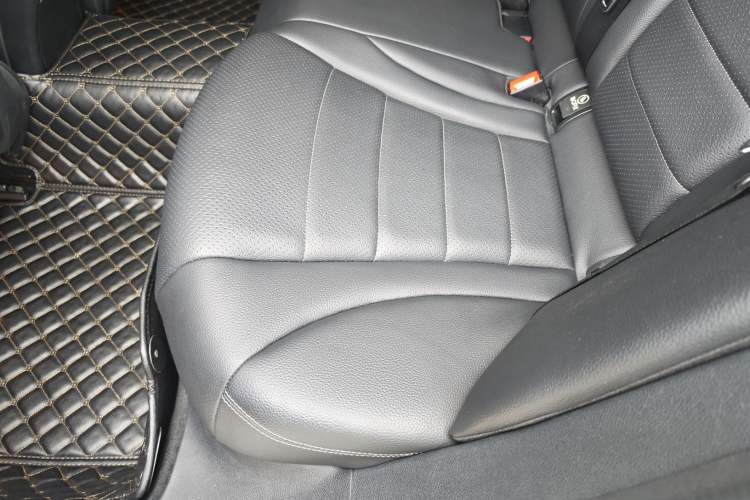 Used Mercedes-Benz C-Class 2016 C 200 L Sport Edition Interior 5