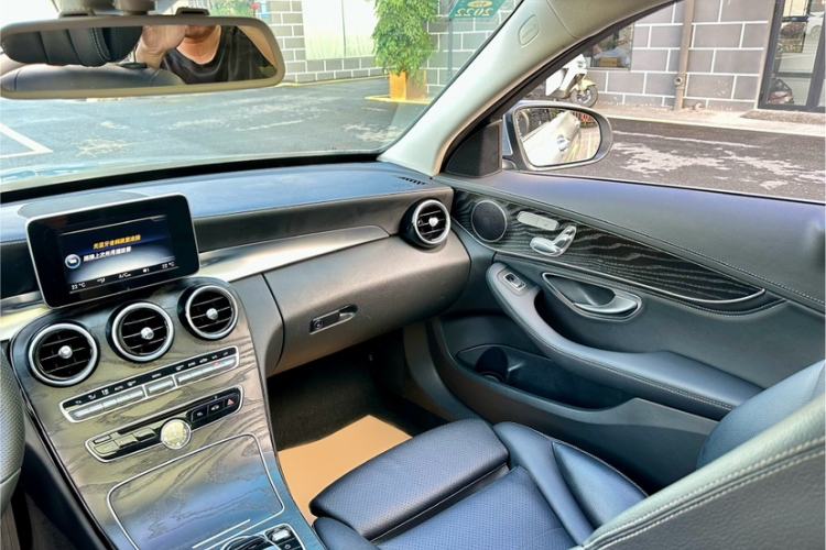Used Mercedes-Benz C-Class 2016 C 200 L Sport Edition Interior 9