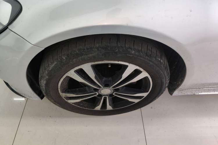 Used Mercedes-Benz C-Class 2016 C 200 Sport Edition Left Front Wheel Hub