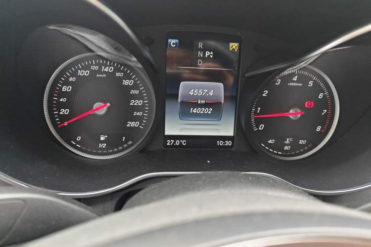 Used Mercedes-Benz C-Class 2016 C 200 L Sport Edition Odometer Close Up