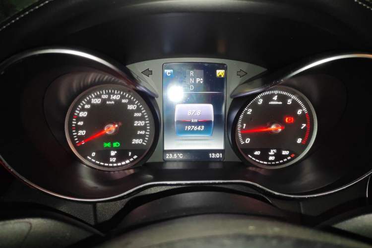 Used Mercedes-Benz C-Class 2016 C 180 L Sport Edition Odometer Close Up