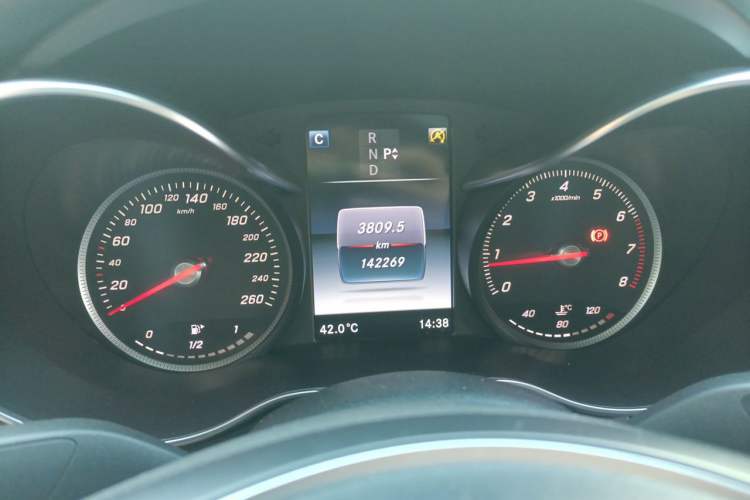 Used Mercedes-Benz C-Class 2016 C 200 L Sport Edition Odometer Close Up