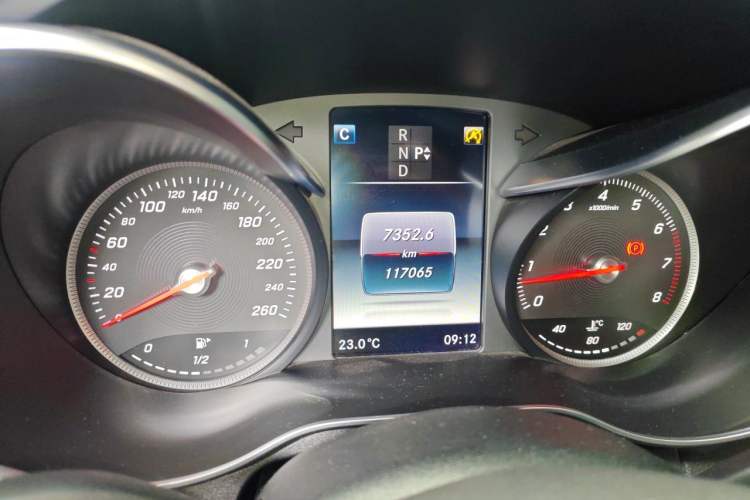 Used Mercedes-Benz C-Class 2016 C 200 L Odometer Close Up