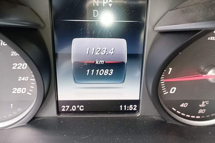 Used Mercedes-Benz C-Class 2016 C 180 L Sport Edition Odometer Close Up