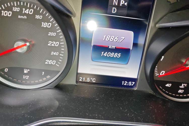 Used Mercedes-Benz C-Class 2016 C 180 L Sport Edition Odometer Close Up