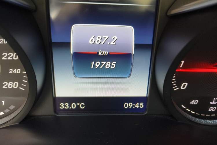 Used Mercedes-Benz C-Class 2016 C 200 L Sport Edition Odometer Close Up