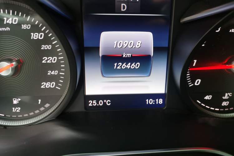 Used Mercedes-Benz C-Class 2016 C 200 L Sport Edition Odometer Close Up