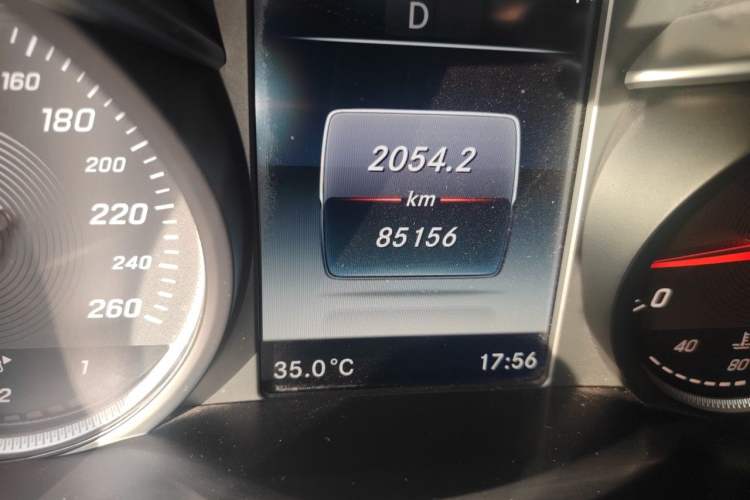 Used Mercedes-Benz C-Class 2016 C 200 L Sport Edition Odometer Close Up
