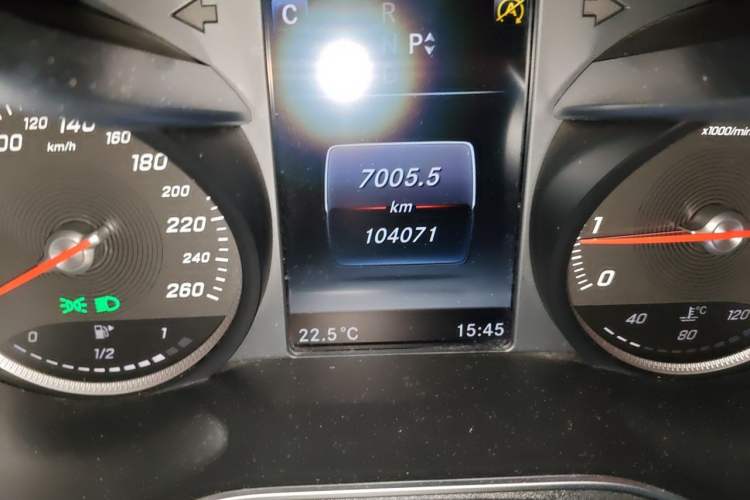 Used Mercedes-Benz C-Class 2016 C 200 L Sport Edition Odometer Close Up