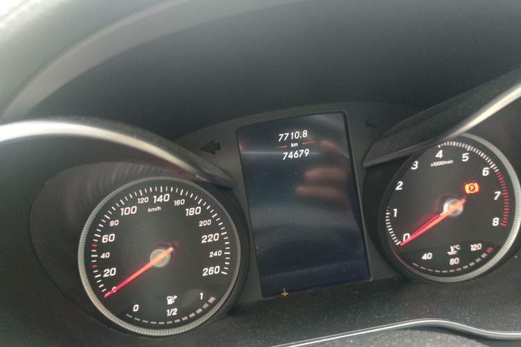 Used Mercedes-Benz C-Class 2016 C 200 L Sport Edition Odometer Close Up