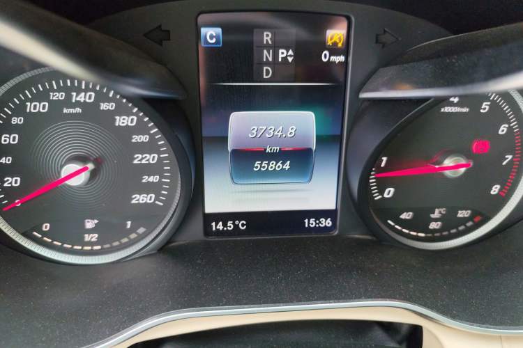 Used Mercedes-Benz C-Class 2016 C 180 L Sport Edition Odometer Close Up