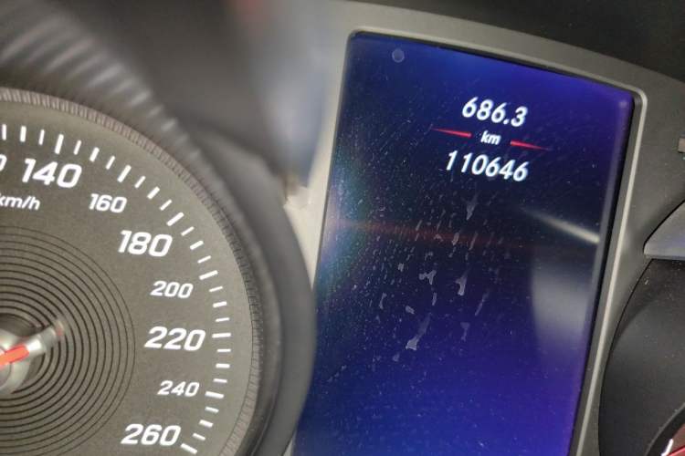 Used Mercedes-Benz C-Class 2016 C 180 L Sport Edition Odometer Close Up