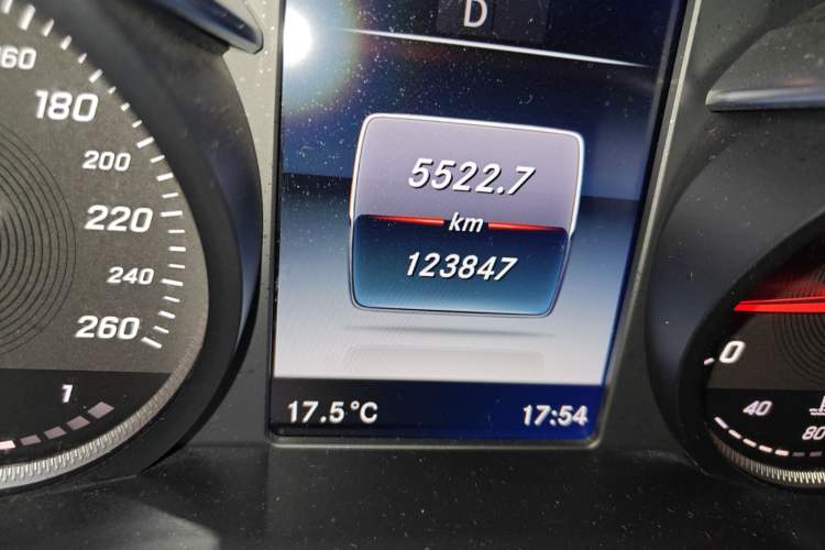 Used Mercedes-Benz C-Class 2016 C 200 L Sport Edition Odometer Close Up