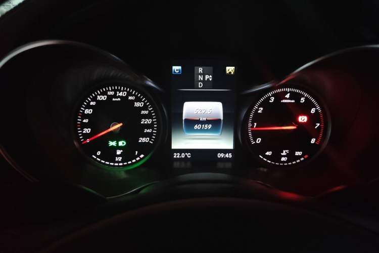 Used Mercedes-Benz C-Class 2016 C 200 L Sport Edition Odometer Close Up