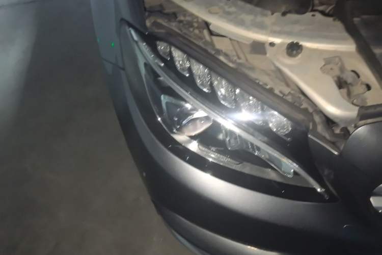 Used Mercedes-Benz C-Class 2016 C 200 L Sport Edition Right Front Headlight