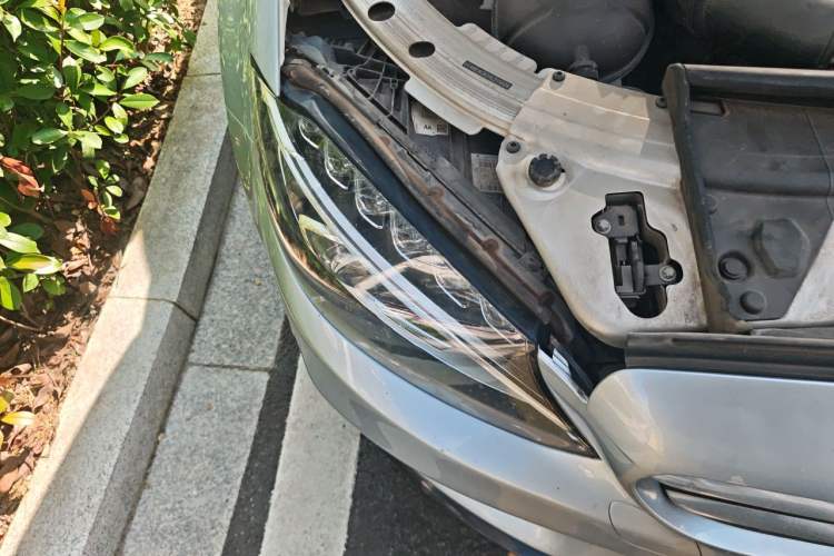 Used Mercedes-Benz C-Class 2016 C 200 Sport Edition Right Front Headlight