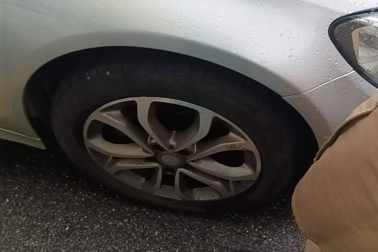 Used Mercedes-Benz C-Class 2016 C 180 L Sport Edition Right Front Wheel Hub