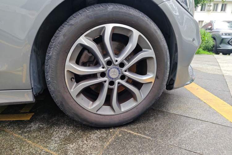 Used Mercedes-Benz C-Class 2016 C 180 L Sport Edition Right Front Wheel Hub