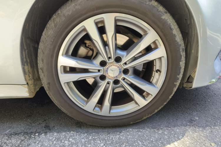 Used Mercedes-Benz C-Class 2016 C 200 L Sport Edition Right Front Wheel Hub