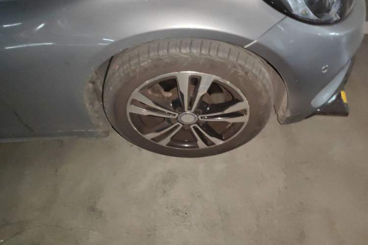 Used Mercedes-Benz C-Class 2016 C 200 Sport Edition Right Front Wheel Hub