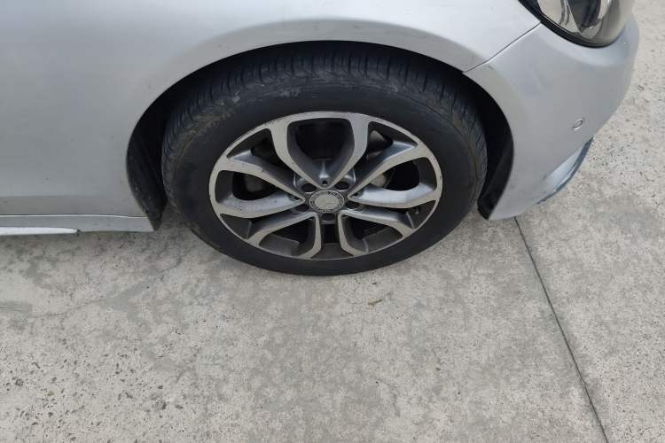 Used Mercedes-Benz C-Class 2016 C 180 L Sport Edition Right Front Wheel Hub