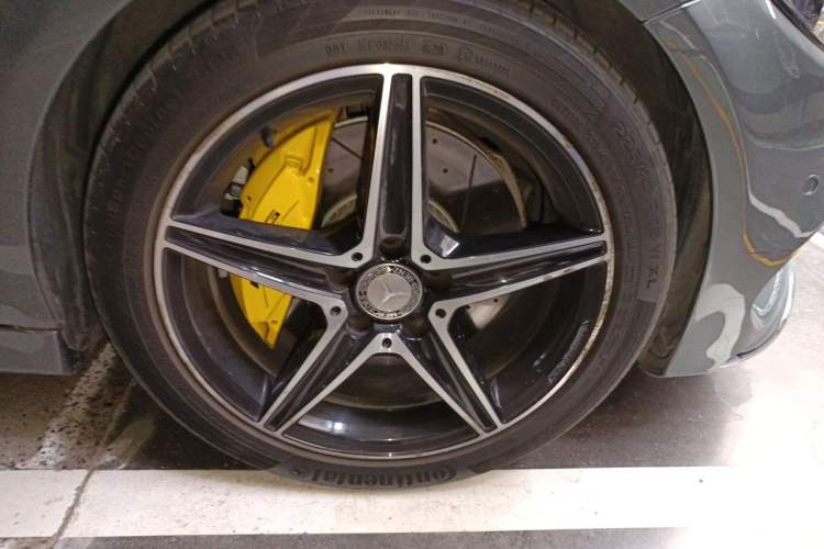 Used Mercedes-Benz C-Class 2016 C 200 Coupe Right Front Wheel Hub