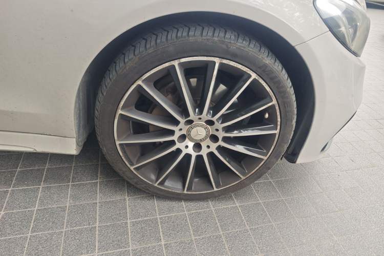 Used Mercedes-Benz C-Class 2016 C 200 4MATIC Coupe Right Front Wheel Hub