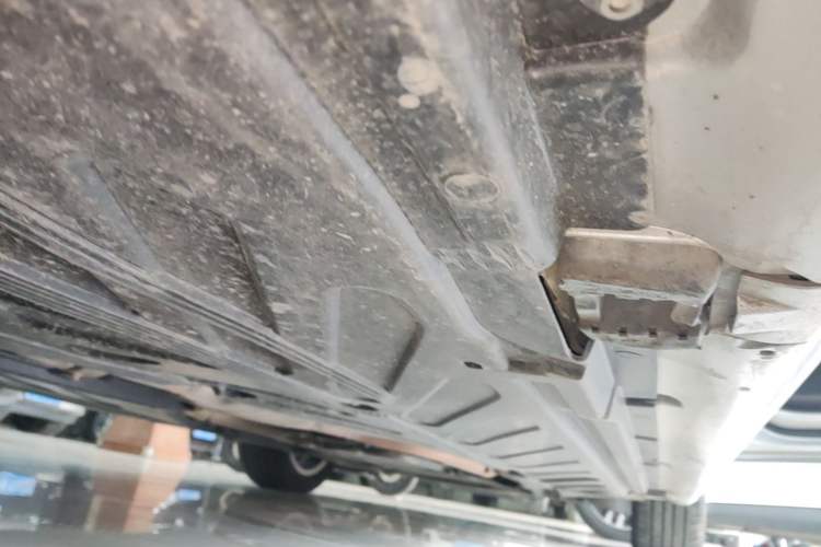 Used Mercedes-Benz C-Class 2016 C 200 L Sport Edition Right Side Sill