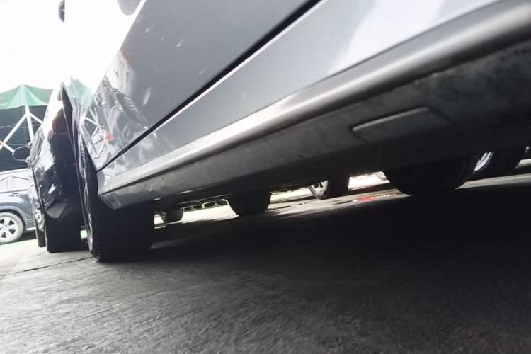 Used Mercedes-Benz C-Class 2016 C 200 L Sport Edition Right Side Sill