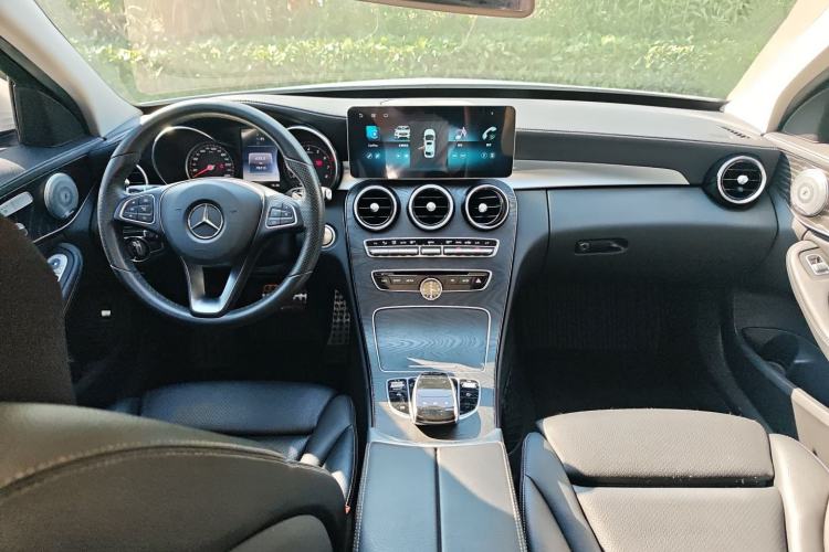 Used Mercedes-Benz C-Class 2016 C 200 L Sport Edition Center Console
