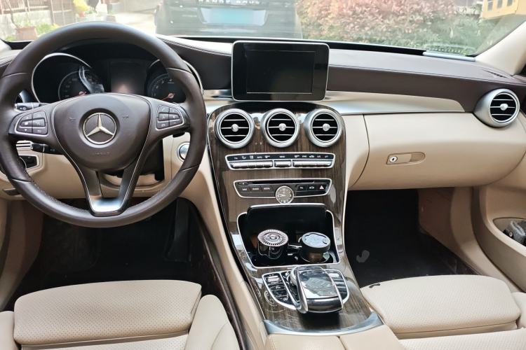 Used Mercedes-Benz C-Class 2016 C 200 L Center Console