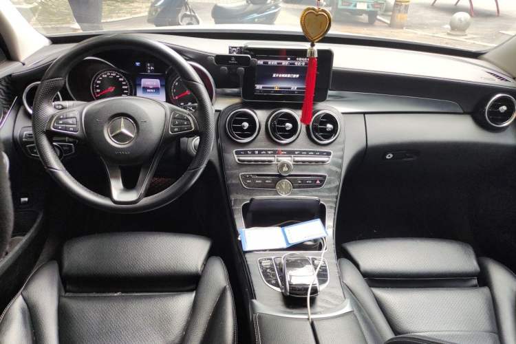 Used Mercedes-Benz C-Class 2016 C 200 L Sport Edition Center Console