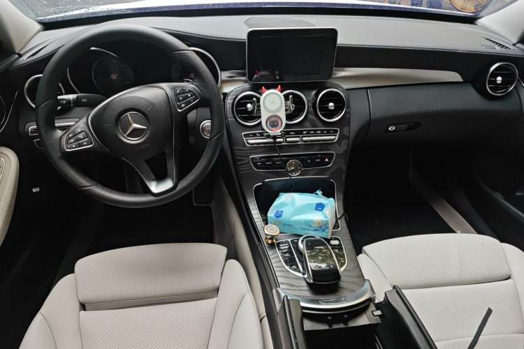 Used Mercedes-Benz C-Class 2016 C 200 L Sport Edition Center Console