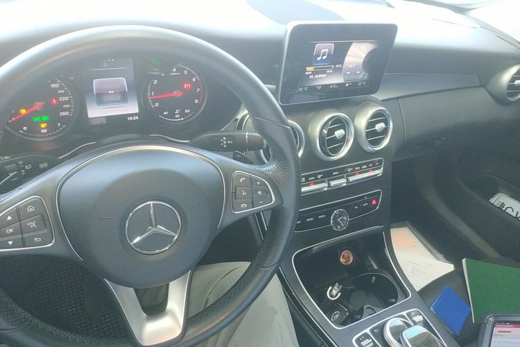 Used Mercedes-Benz C-Class 2016 C 180 Estate Center Console