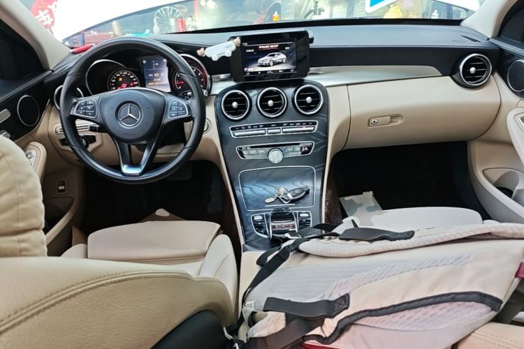 Used Mercedes-Benz C-Class 2016 C 200 L Sport Edition Center Console